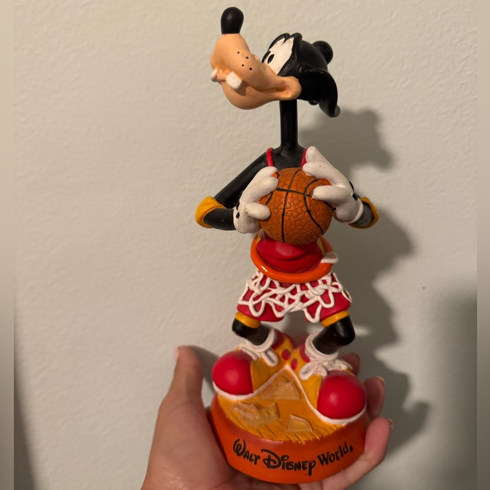 Disney Vintage Park Exclusive Goofy Basketball Bobblehead Figurine - Home Decor